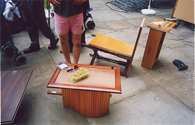 Eddie’s FWUW Tennis-table 2001 Wooden roller shutter, tennis racket, door pan 350 × 480 x 320mm, Unique