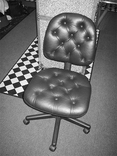 Librarian’s Chair 2001-2002
Deep-button upholstered office chair 430 × 450 x 680mm
Unique
