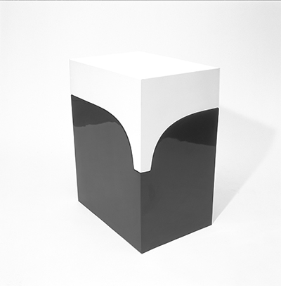 Positive Negative 2000
Black and white ﬁbre glass
Set of 2
450 x 320 x 700mm